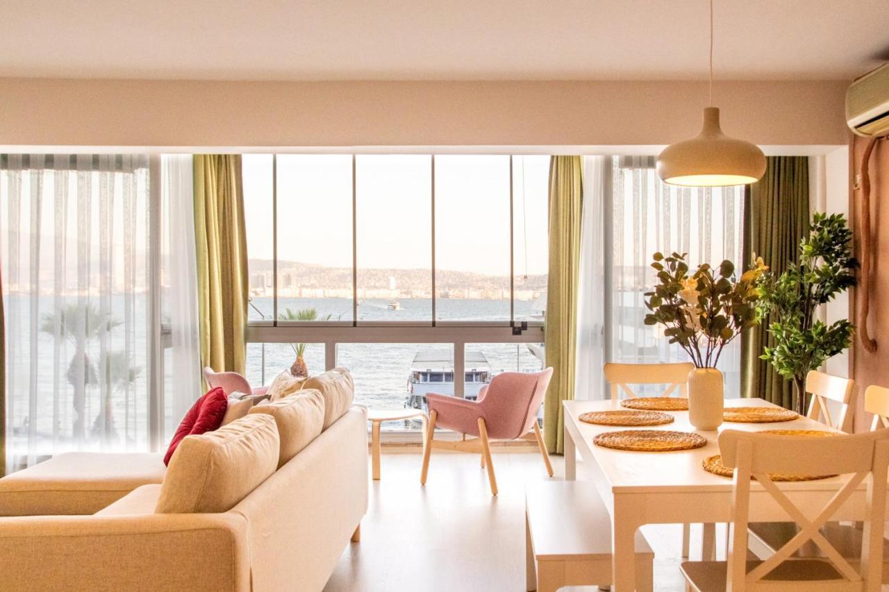 Apartmán Flat With Sea View Near Karsiyaka Coast İzmir Exteriér fotografie