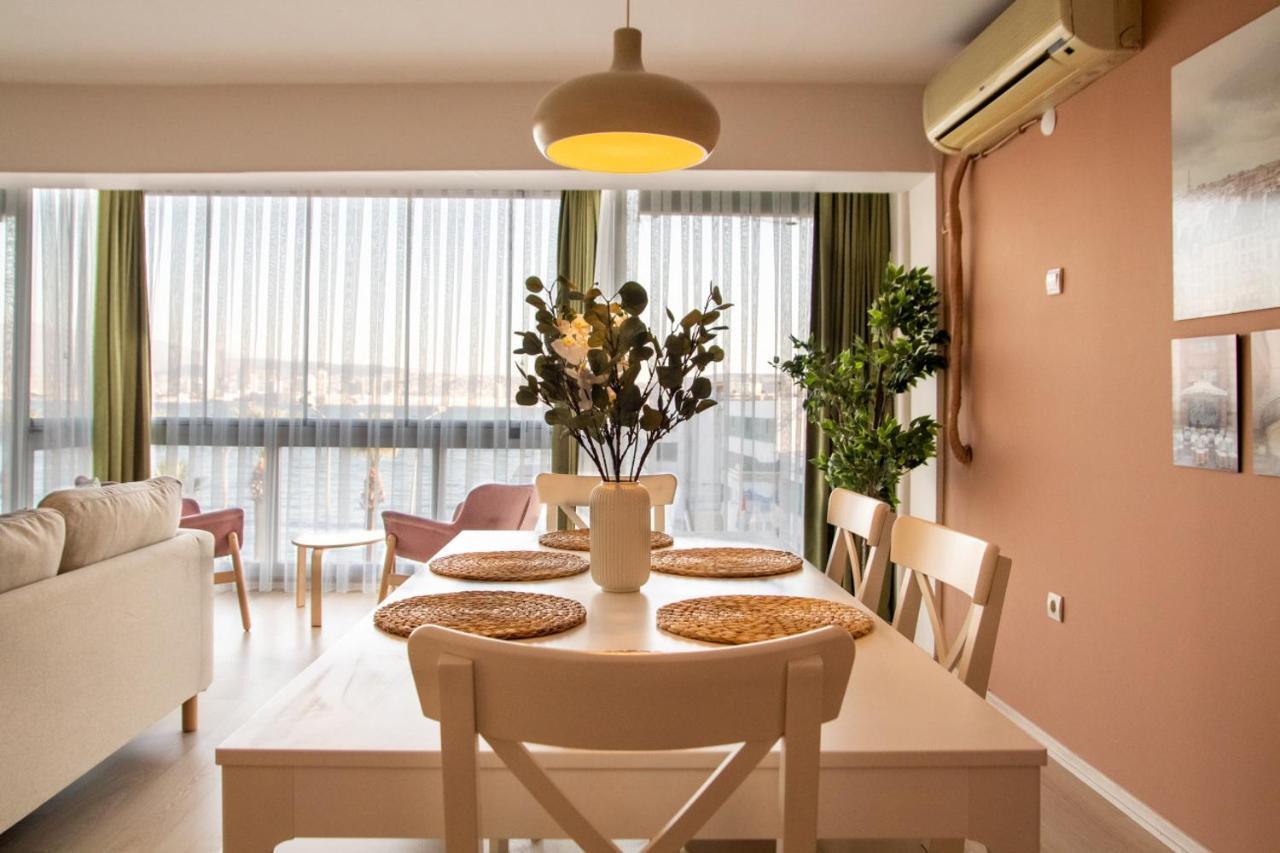 Apartmán Flat With Sea View Near Karsiyaka Coast İzmir Exteriér fotografie